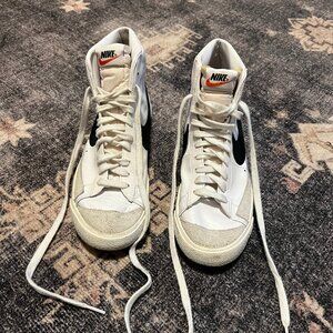 Nike Blazers Mid '77 w| Foam Tongue.